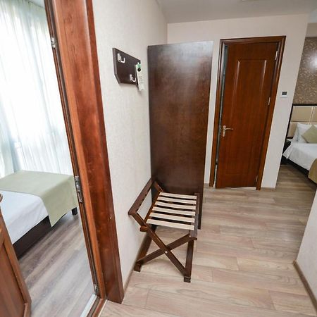 Tbilisi Inn Экстерьер фото