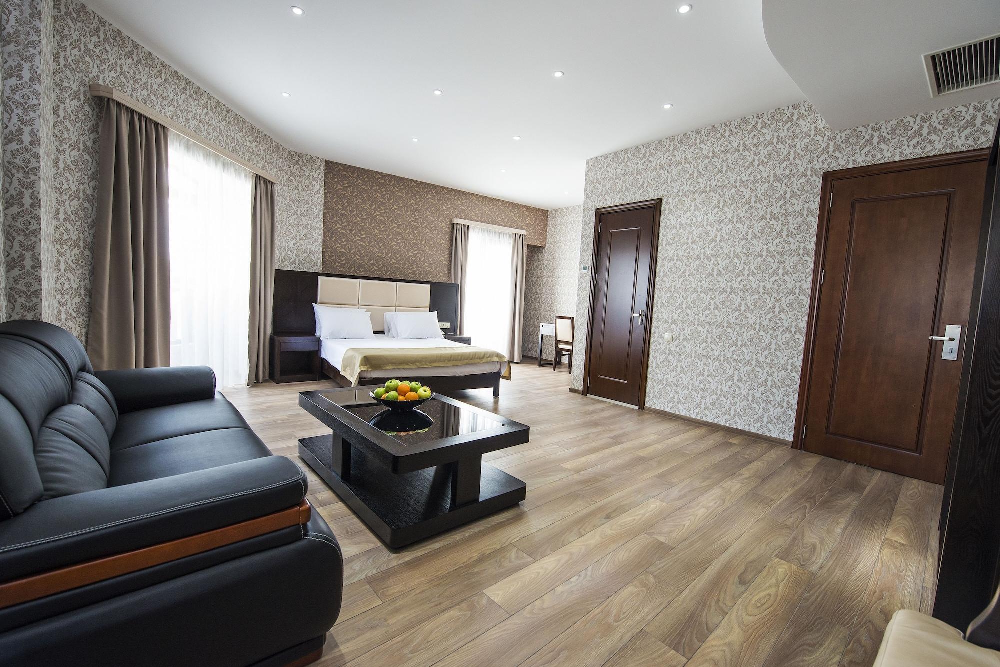 Tbilisi Inn Экстерьер фото