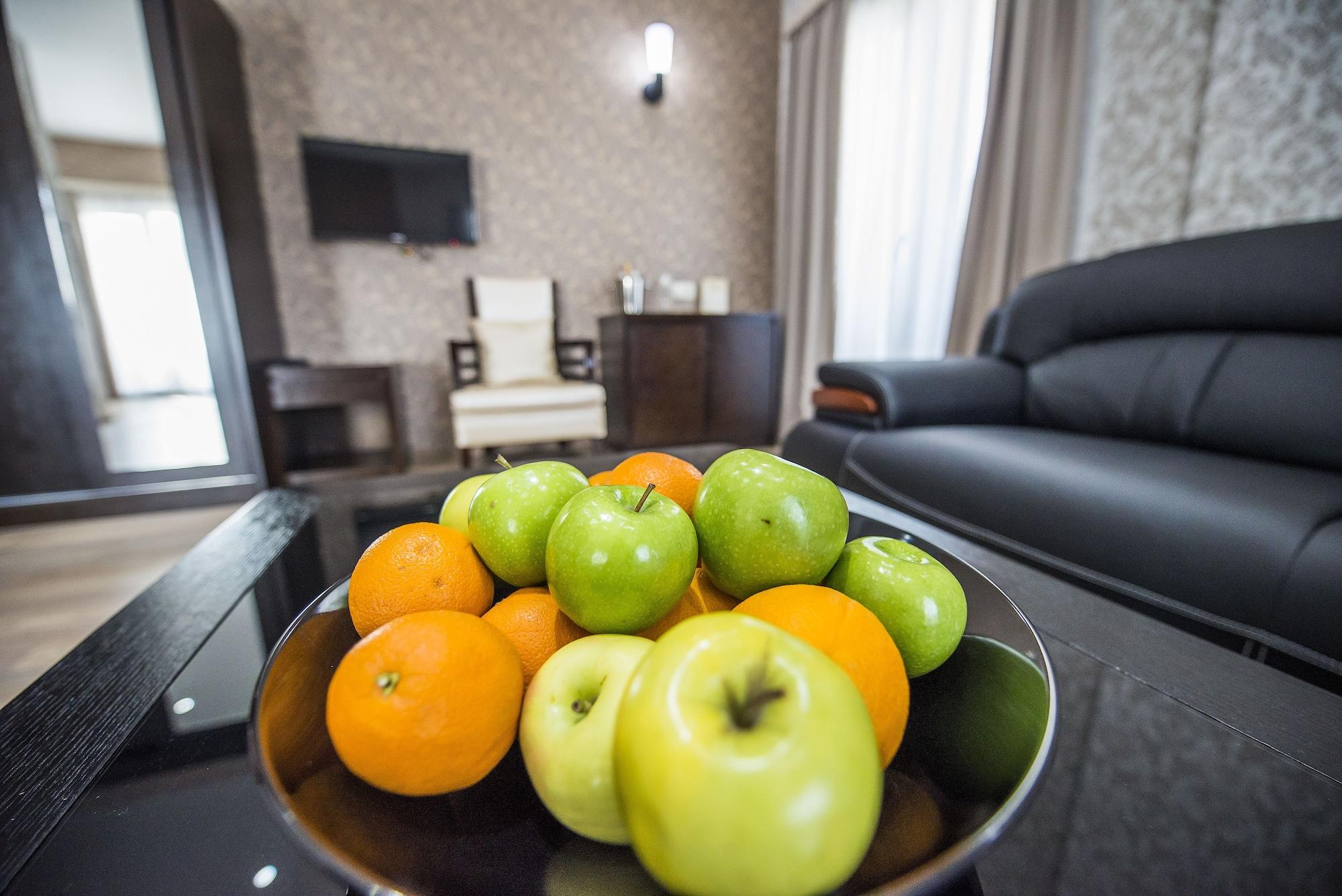 Tbilisi Inn Экстерьер фото