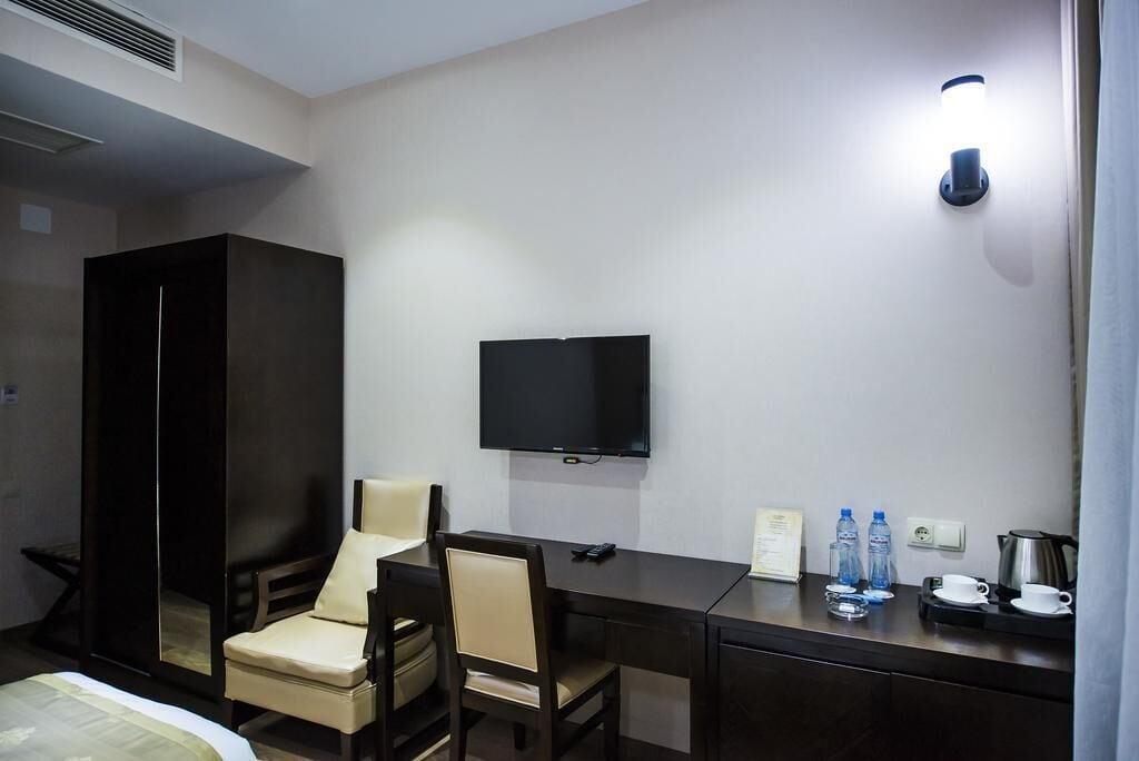 Tbilisi Inn Экстерьер фото