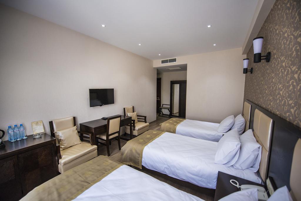 Tbilisi Inn Экстерьер фото
