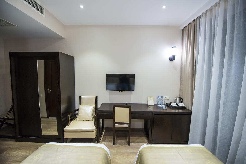 Tbilisi Inn Экстерьер фото