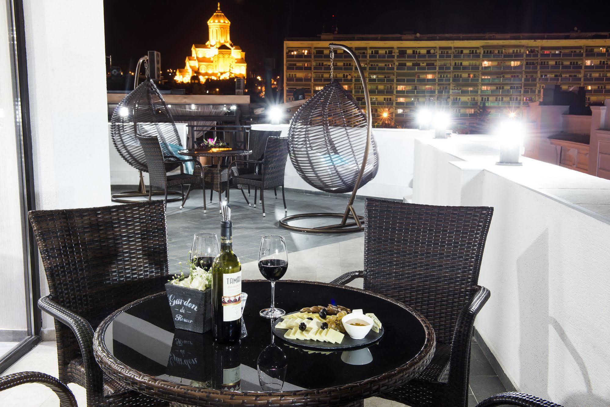 Tbilisi Inn Экстерьер фото
