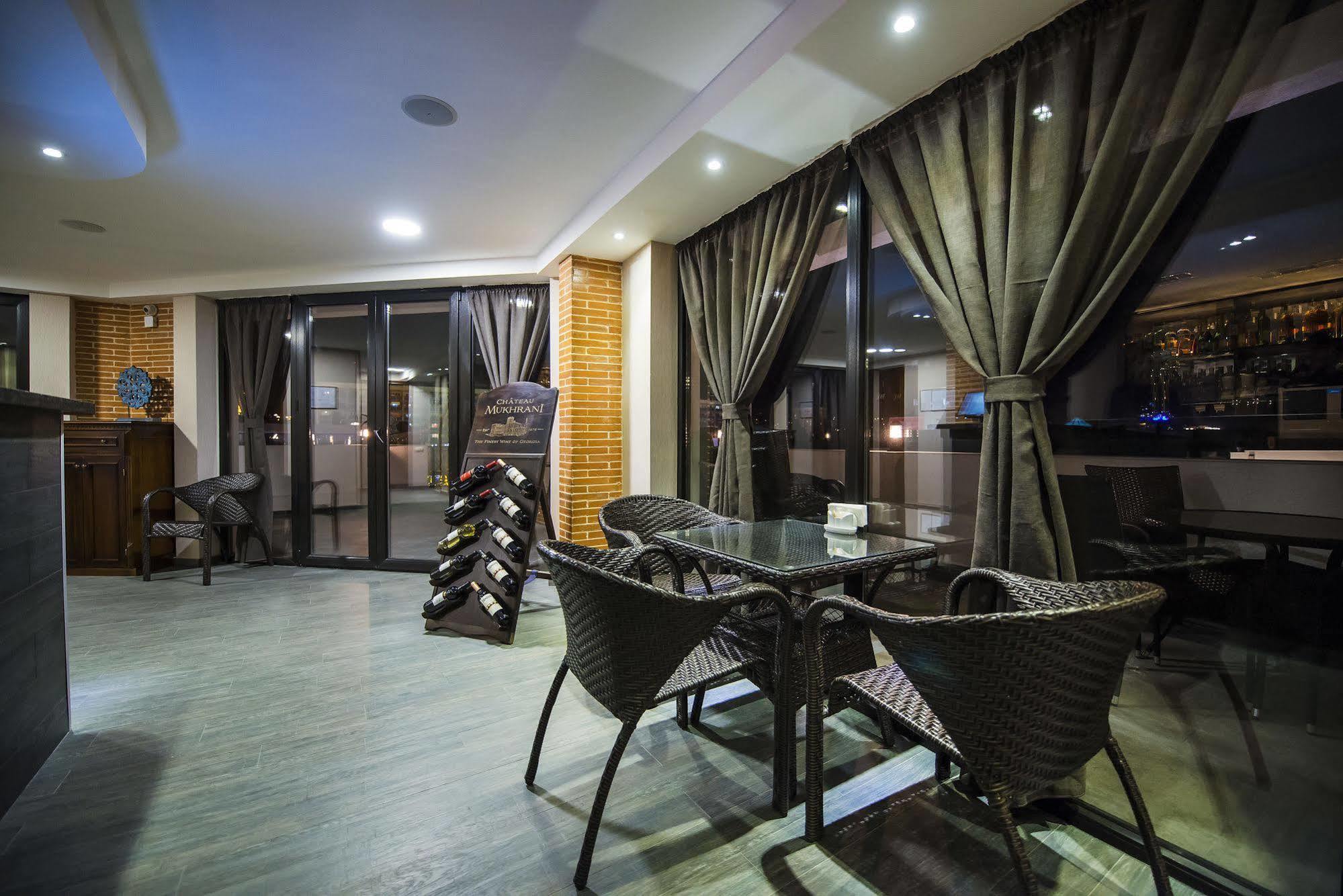 Tbilisi Inn Экстерьер фото