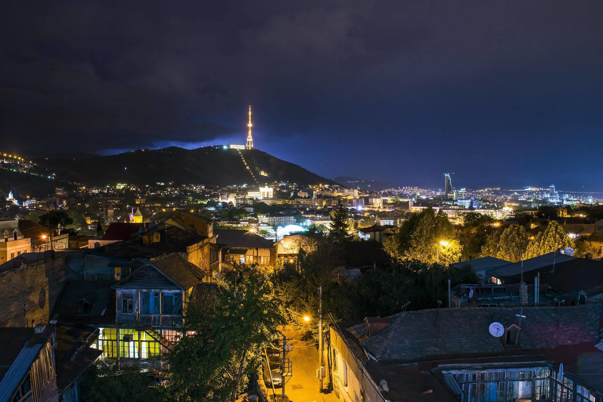 Tbilisi Inn Экстерьер фото
